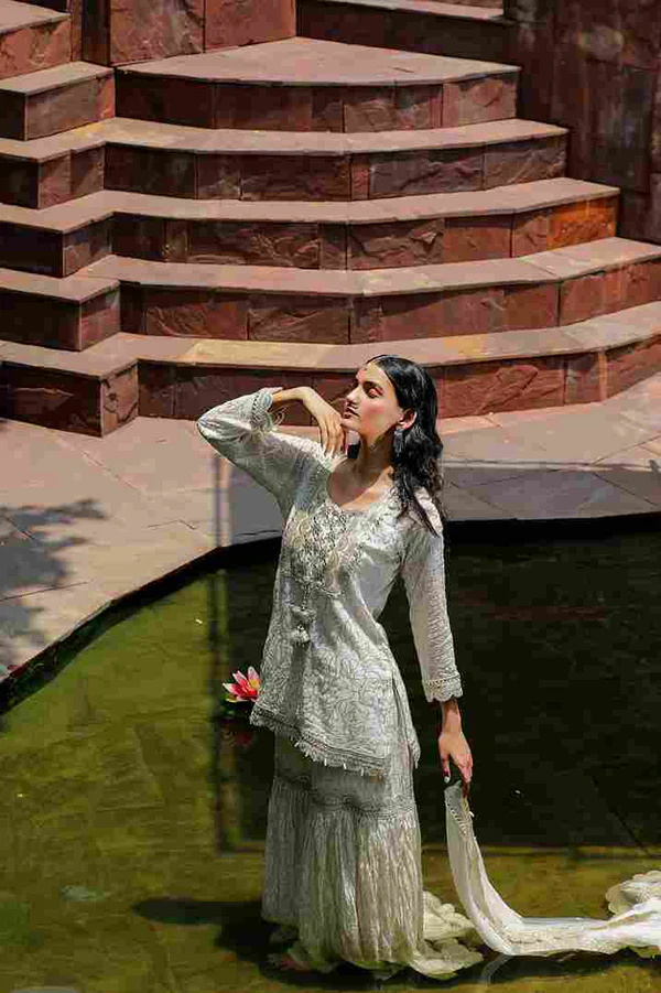Amber Ivory Elegance – Gharara