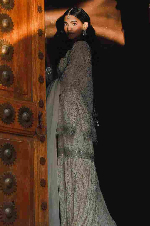 Amber Ivory Elegance – Gharara